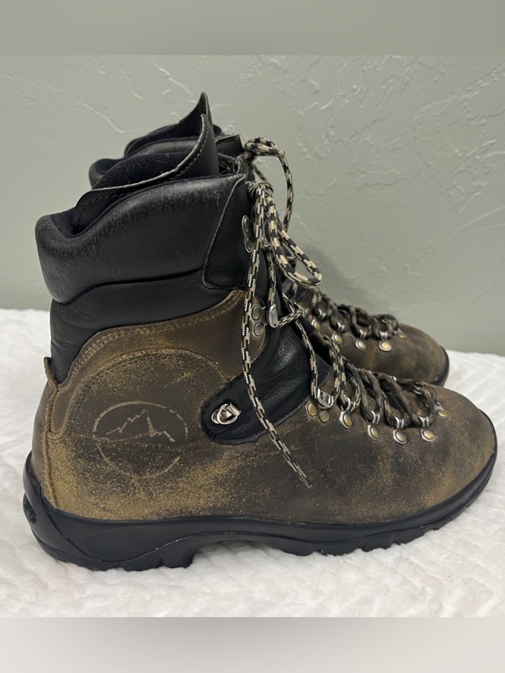 La Sportiva wlf Leather Mountaineering work Boots size 44 1/2 men’s 11